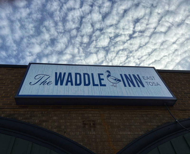 Waddle Inn Logo
